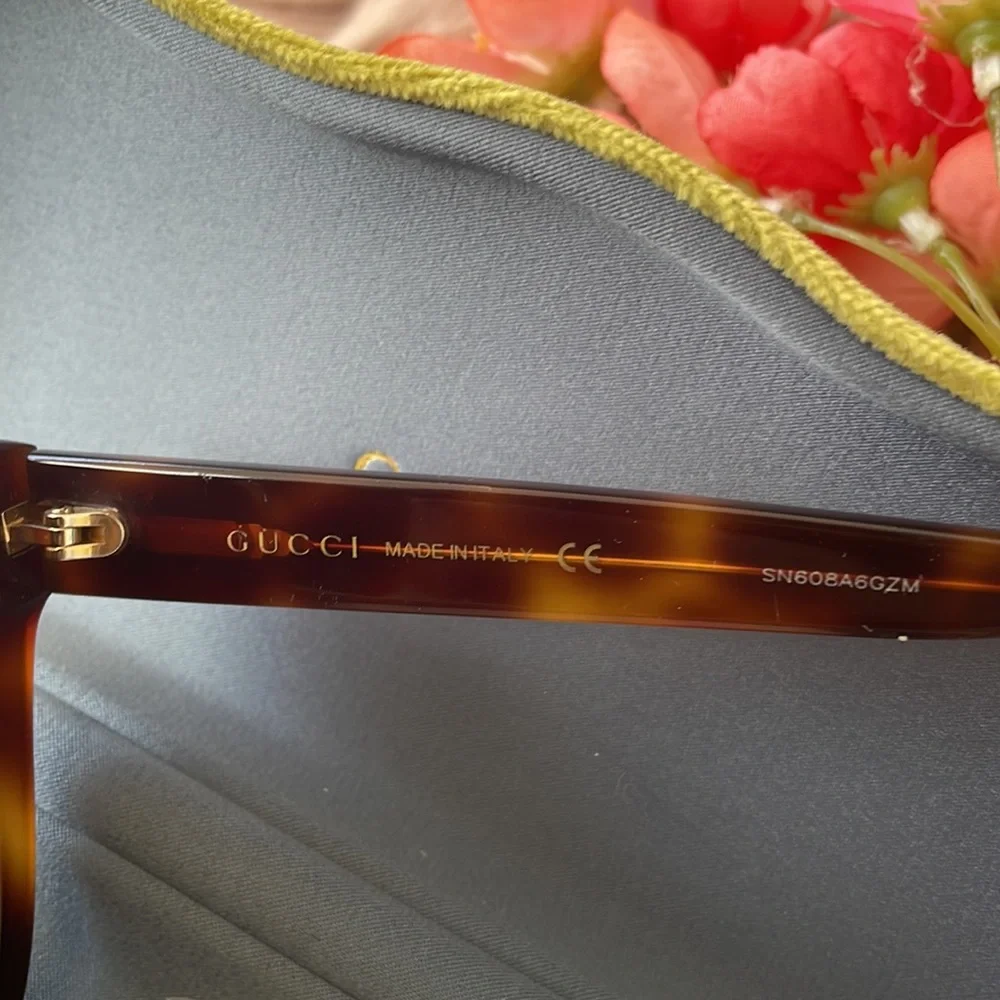 Gucci Sunglasses - Picture 4 of 6
